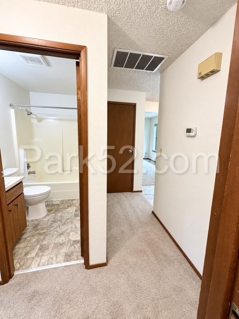 16 Hall -towards full bath
